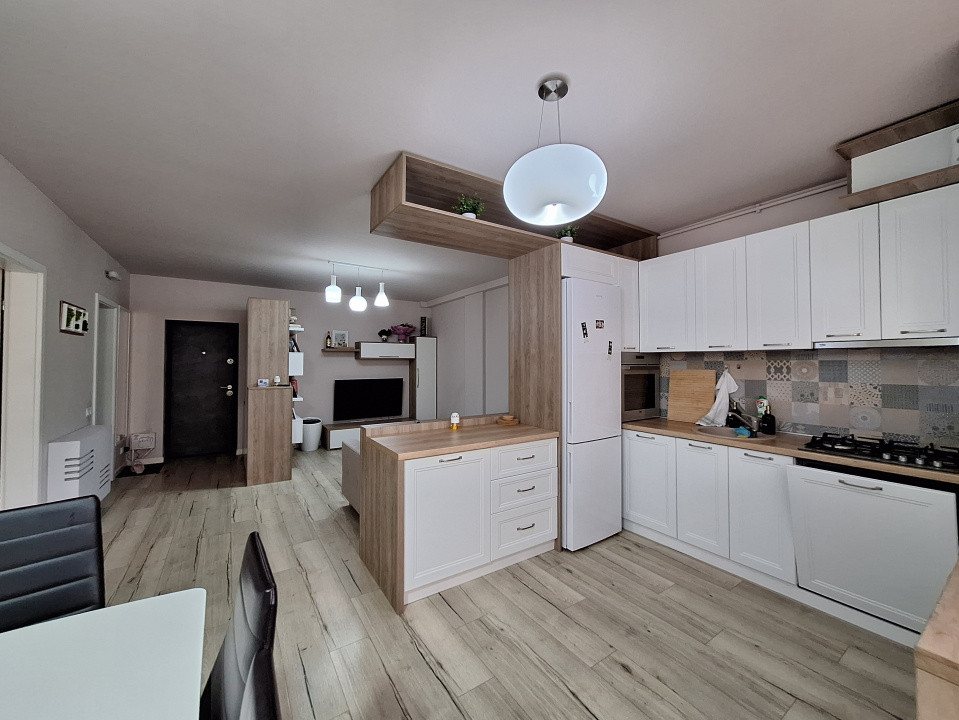 Apartament cu 2 camere, balcon, zona AMETYST