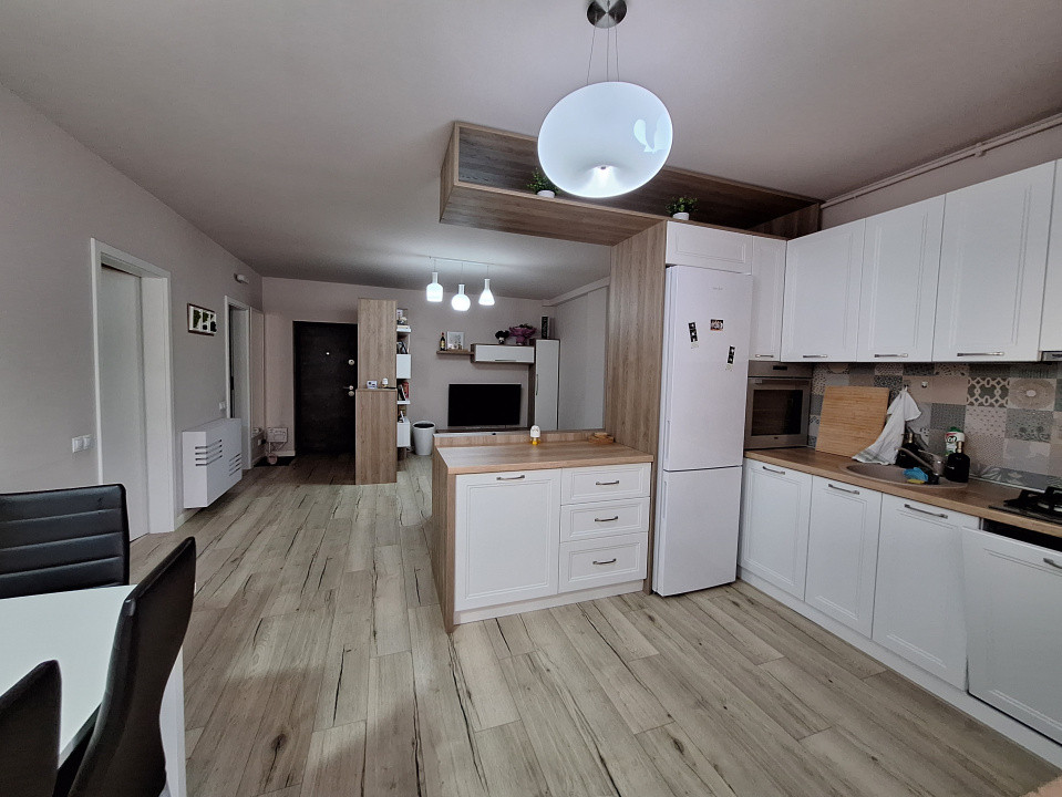 Apartament cu 2 camere, balcon, zona AMETYST
