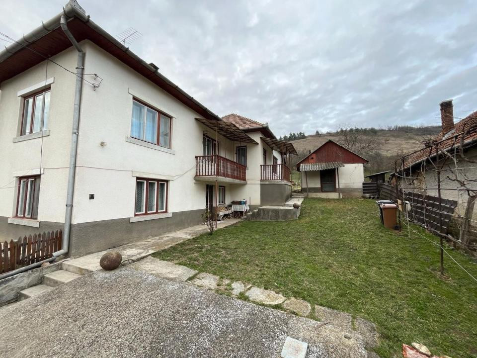 Casă individuala, 4 camere, 100mp, teren 1470mp, sat Suceagu