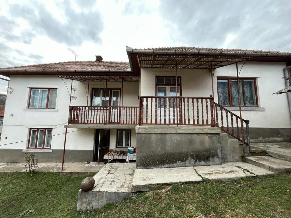 Casă individuala, 4 camere, 100mp, teren 1470mp, sat Suceagu