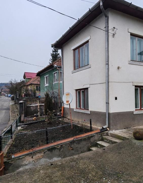Casă individuala, 4 camere, 100mp, teren 1470mp, sat Suceagu