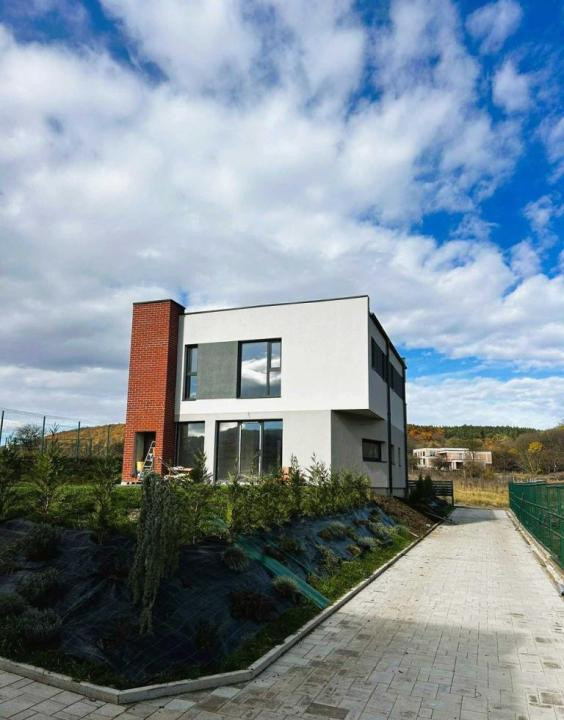 Casa individuala, 140mp, 4 camere, zona Sun Garden