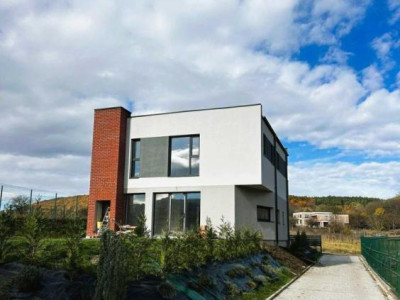 Casa individuala, 140mp, 4 camere, zona Sun Garden