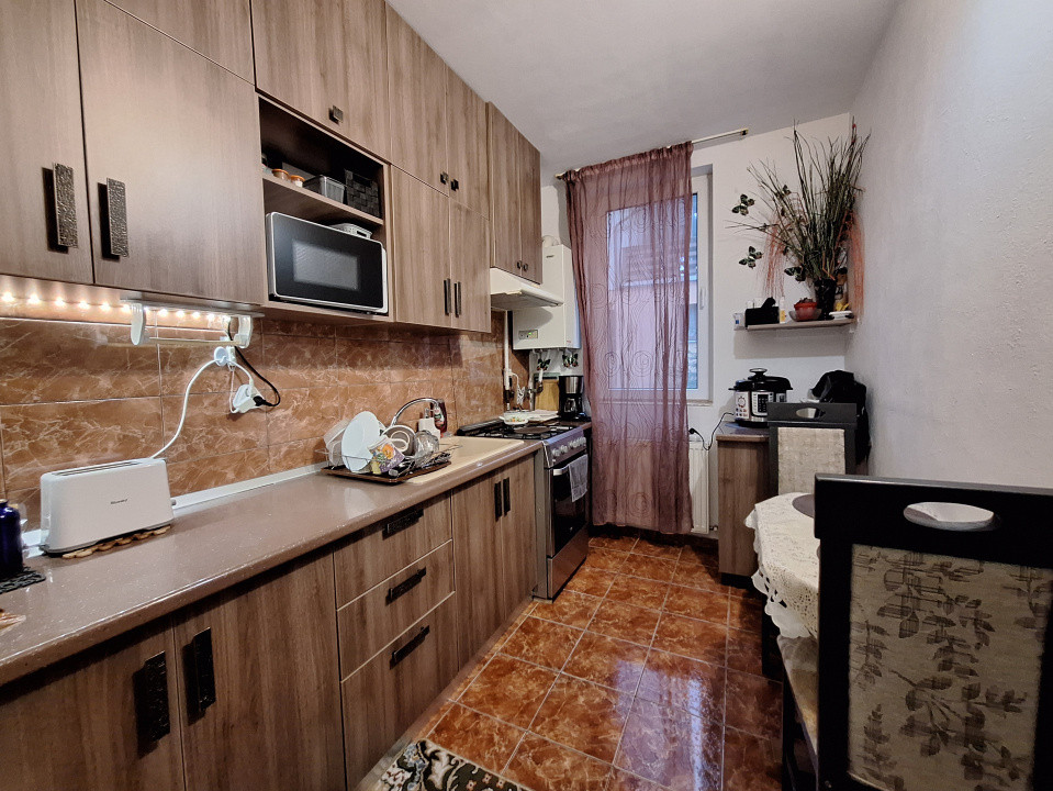 Apartament cu 3 camere, 58 mp, balcon, zona Eroilor