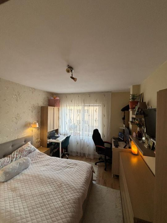 Apartament cu 3 camere,etaj 1, zona Sesul de sus 