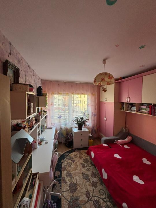 Apartament cu 3 camere,etaj 1, zona Sesul de sus 