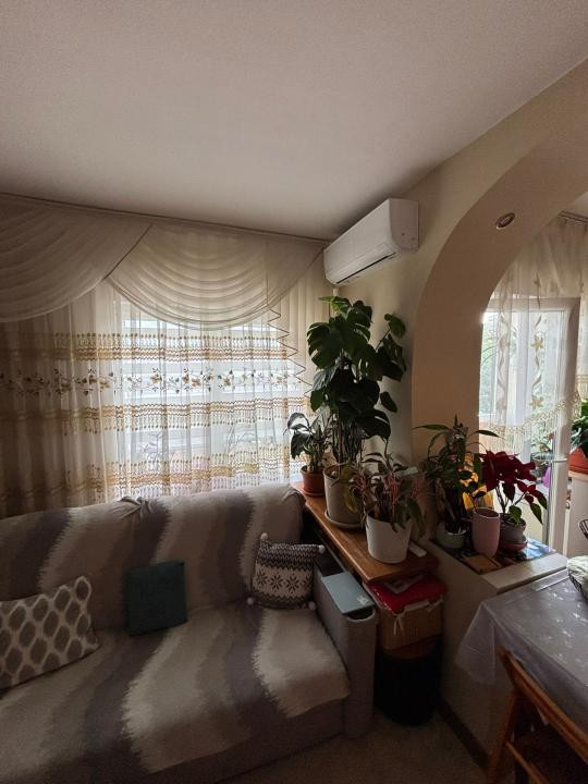 Apartament cu 3 camere,etaj 1, zona Sesul de sus 