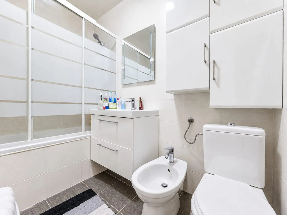 Apartament cu 3 camere,etaj 1, zona Sesul de sus