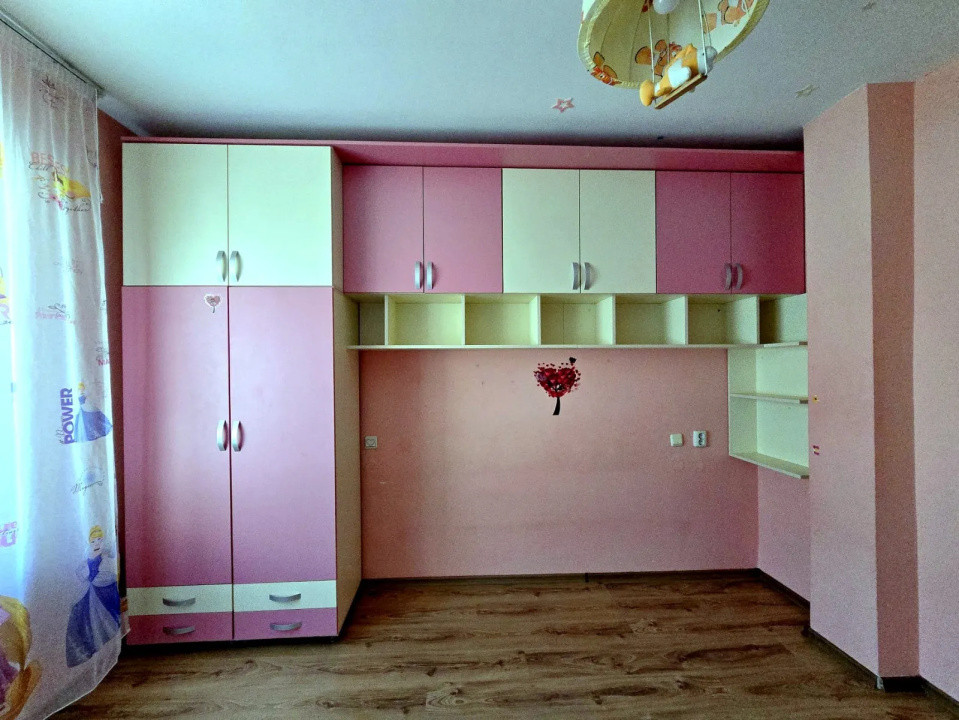 Apartament cu 3 camere,etaj 1, zona Sesul de sus