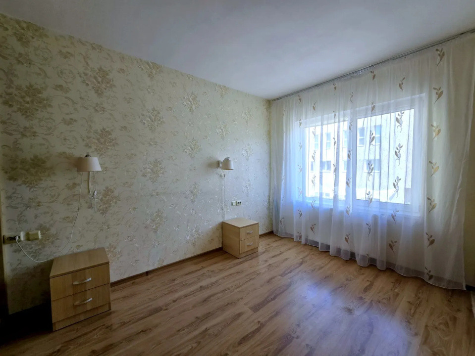 Apartament cu 3 camere,etaj 1, zona Sesul de sus