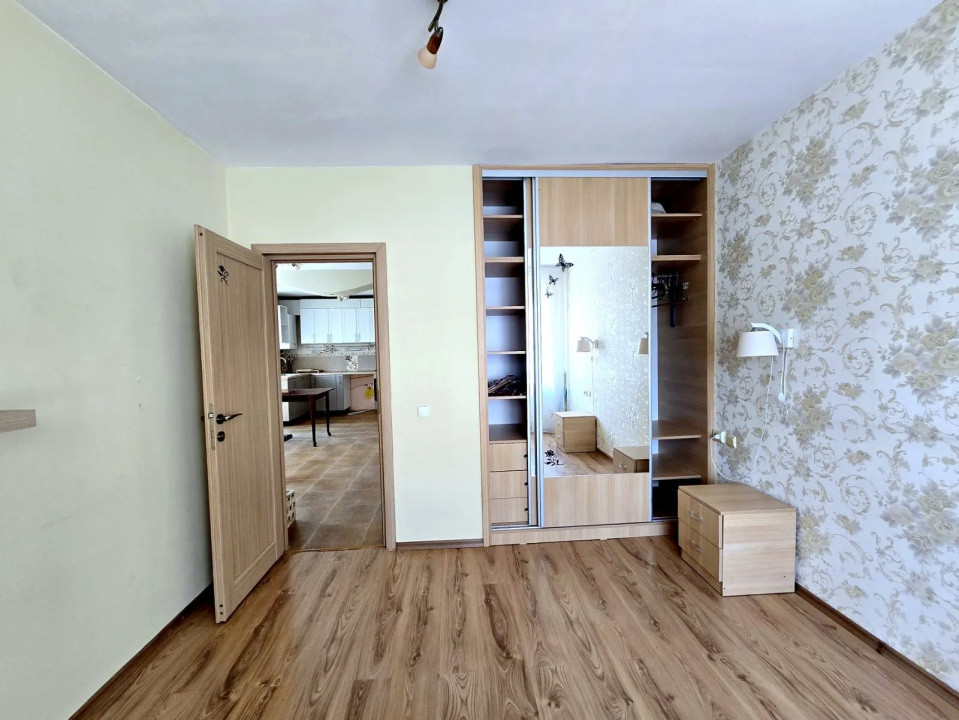 Apartament cu 3 camere,etaj 1, zona Sesul de sus
