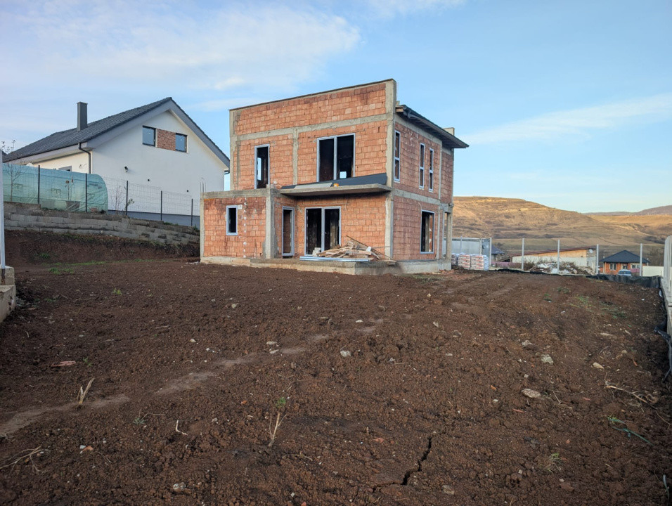 Casa individuala cu 4 camere , 120mp, 700mp teren, zona Mera