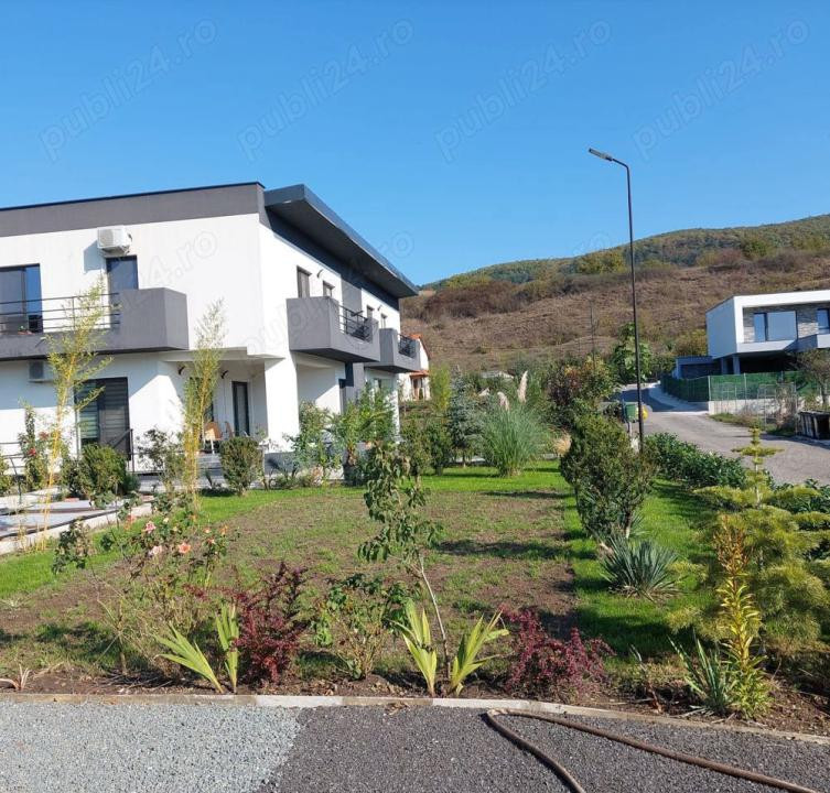 Duplex la cheie, 4 camere, 225 mp + 600 mp teren, garaj, zona Sun Garden