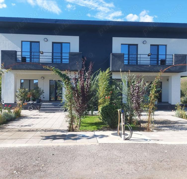 Duplex semifinisat, 4 camere, 225 mp + 500 mp teren, garaj, zona Sun Garden