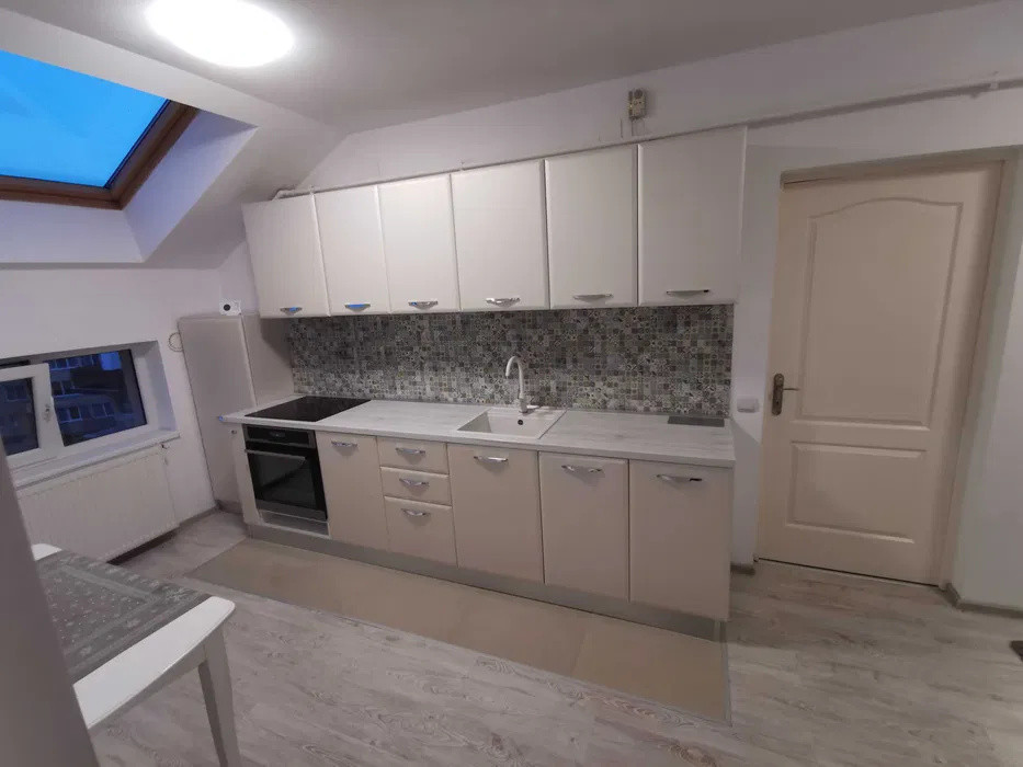 Apartament cu 2 camere, 56 mp, balcon, zona Florilor