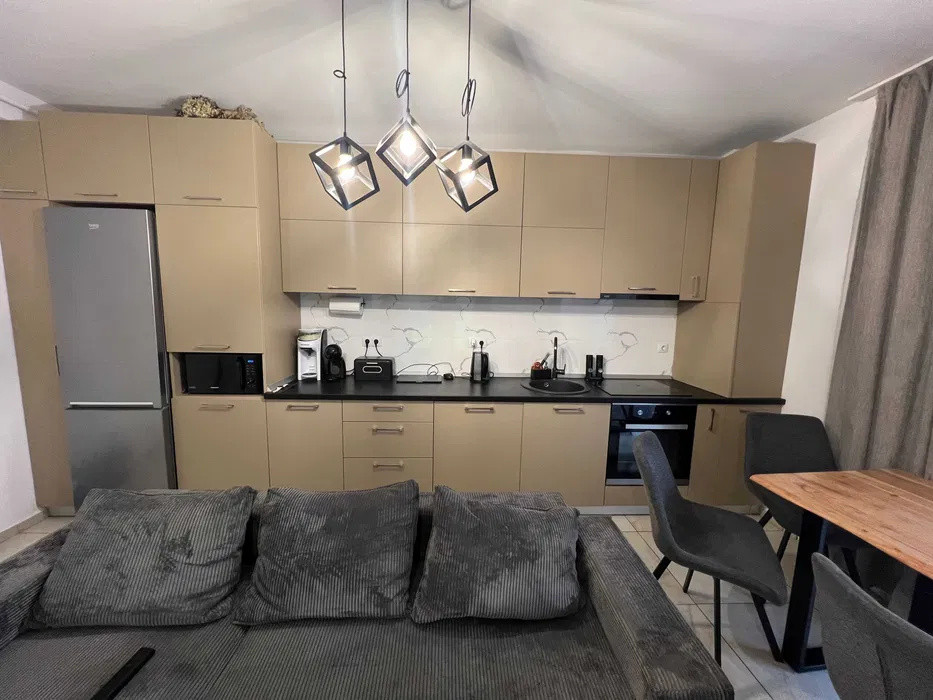 Apartament cu 3 camere, 66 mp, parcare, 2 balcoane, zona Teilor