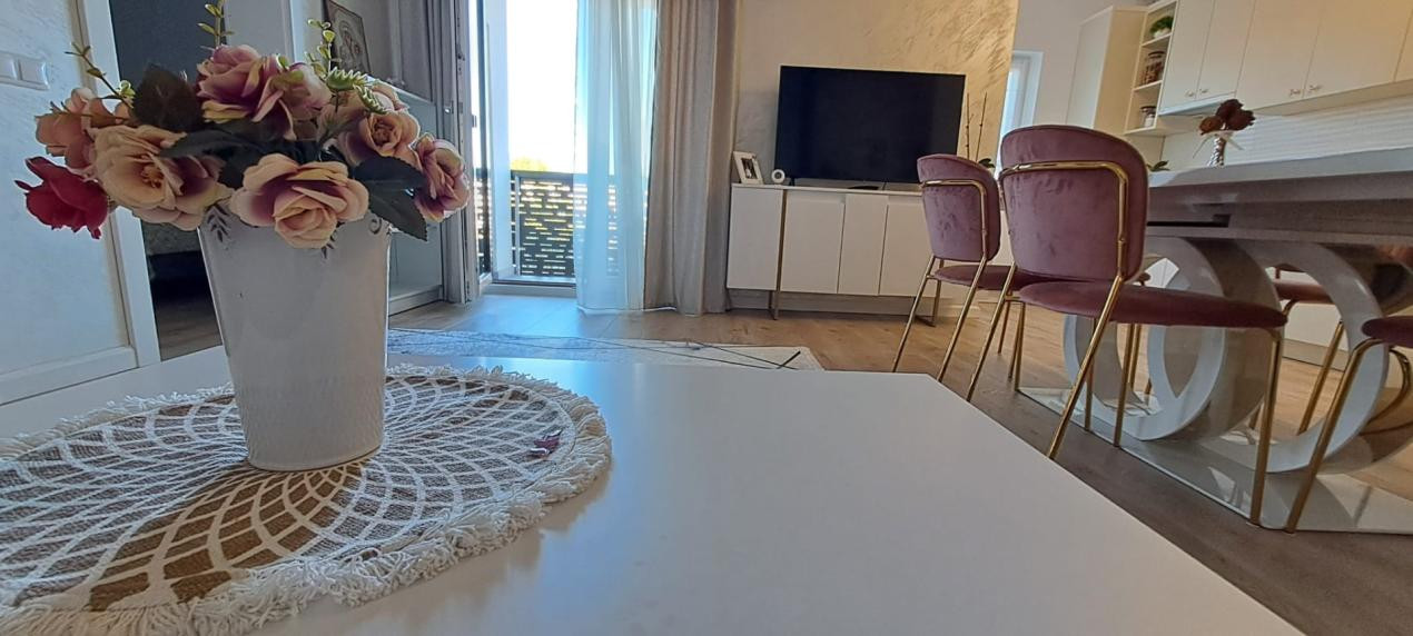 Apartament modern cu 3 camere, balcon, zona DENNVER