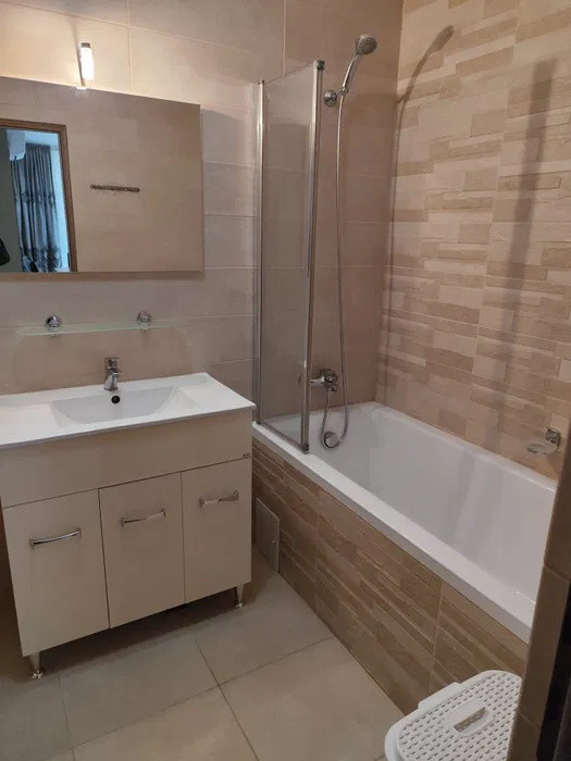 Apartament cu 3 camere, 61 mp, 2 parcari, zona Teilor