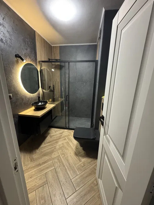 Apartament cu 2 camere, balcon, zona Terra