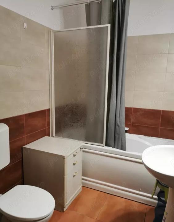 Apartament o camera, 36mp, etaj intermediar, zona Petrom