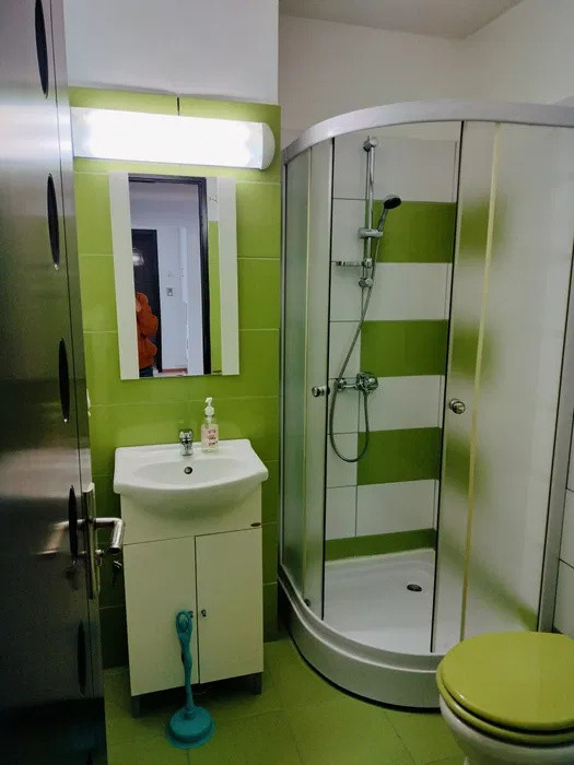 Apartament 4 camere, balcon, zona Strazii Teleorman