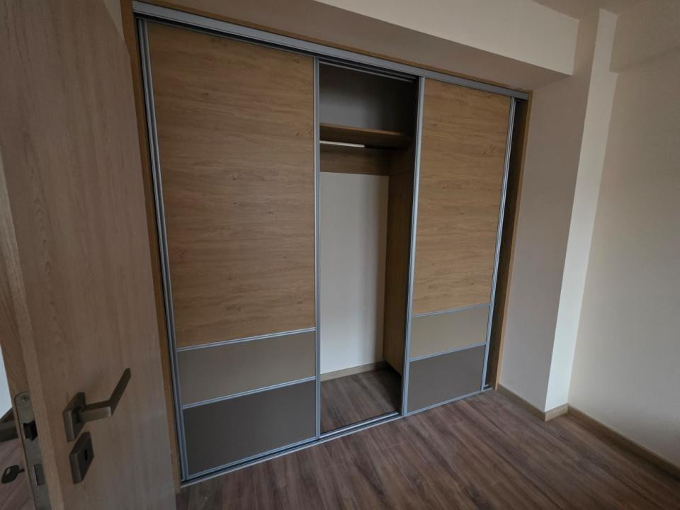 Apartament 2 camere, etaj intermediar, parcare, zona Iulius Mall