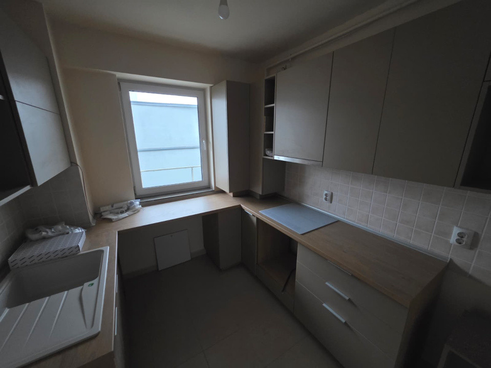 Apartament 2 camere, etaj intermediar, parcare, zona Iulius Mall