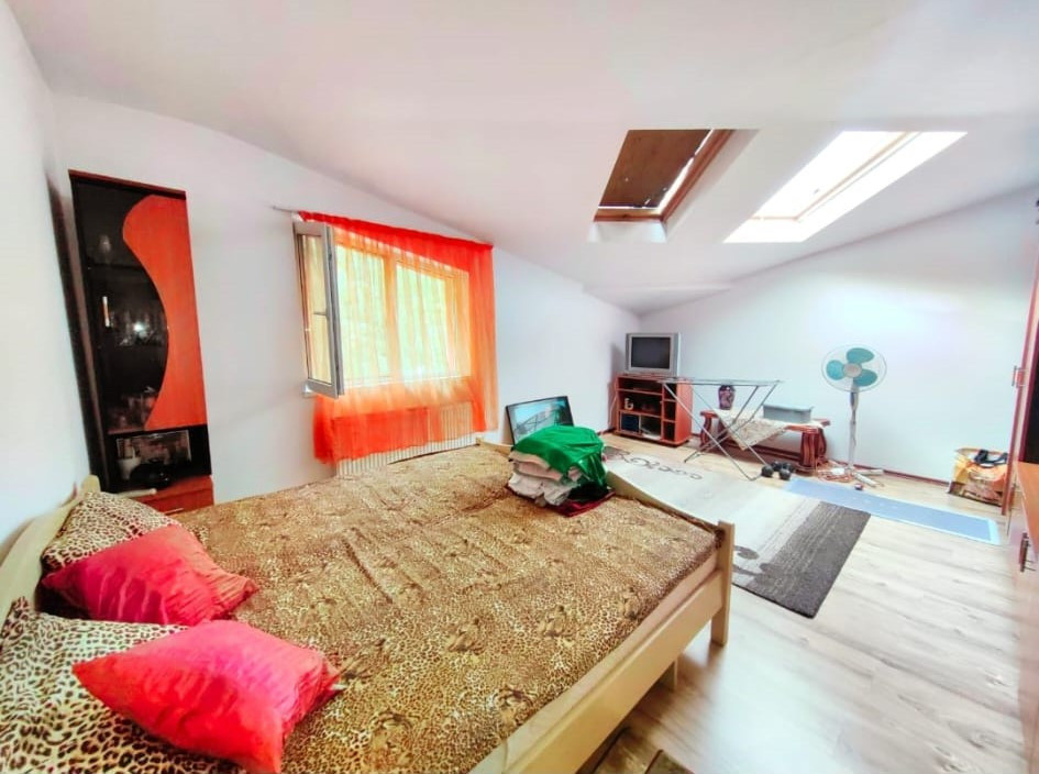 Apartament 3 camere in zona Plopilor