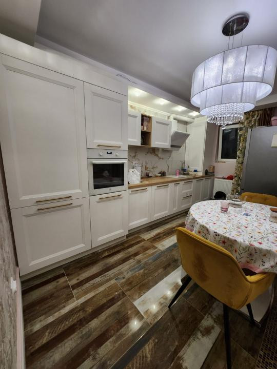 Apartament de 3 camere, 70 mp, Razoare (VIVO)