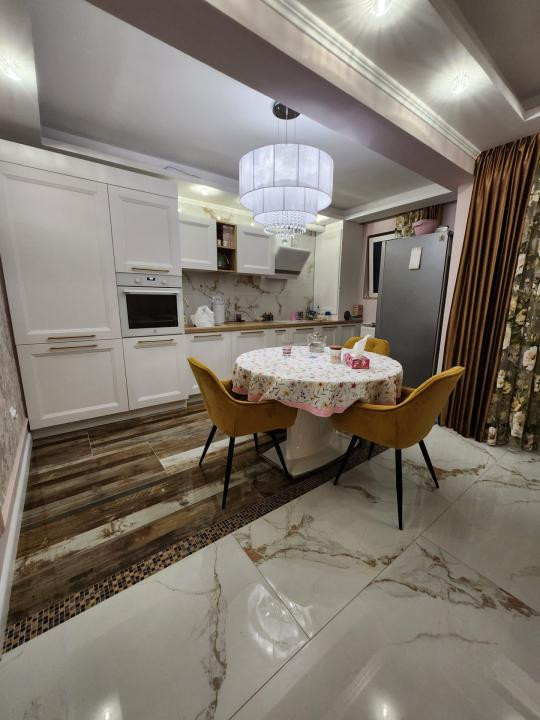 Apartament de 3 camere, 70 mp, Razoare (VIVO)