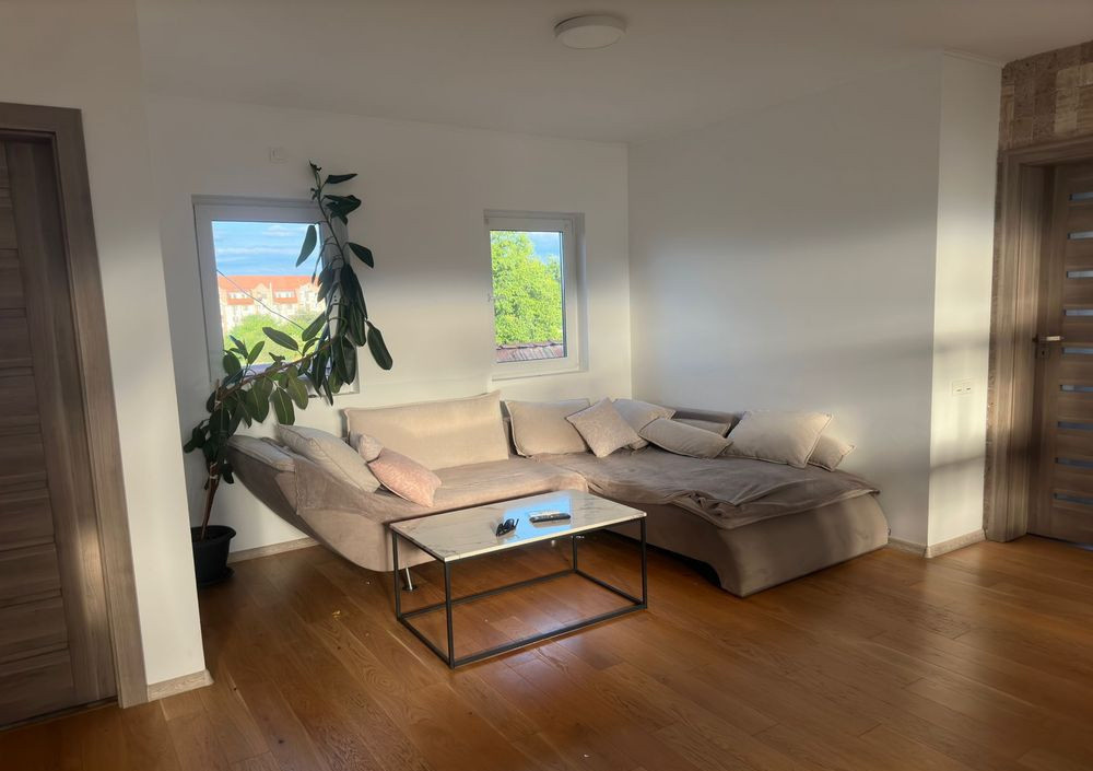  Apartament  spațios, 100 mp, într-o casă individuală