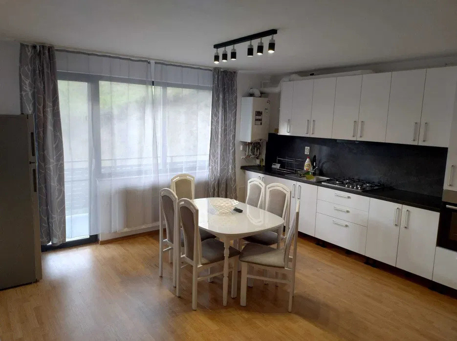 Apartament cu 2 camere, 45 mp, balcon, zona Stejarului