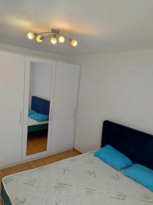 Apartament cu 2 camere, 45 mp, balcon, zona Stejarului