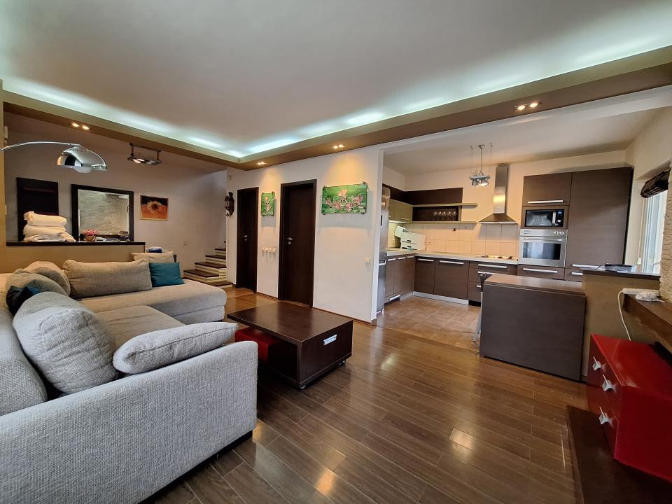 Duplex cu 2 parcari, zona Parcului Poligon