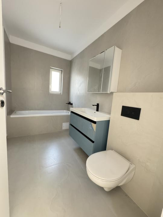 Apartament de 2 camere, 43.62 mp, Gradina 76 mp, Finisat, Zona Poligon