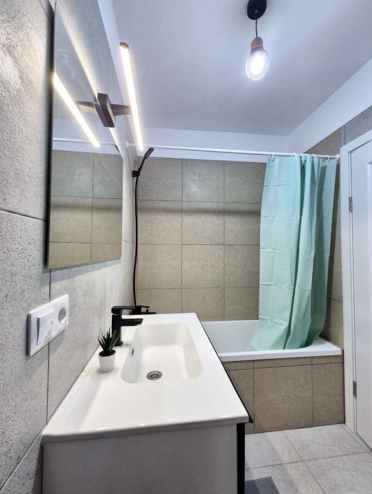 Apartament de închiriat in zona Poligon,3 camere,2 bai,parcare inclusa