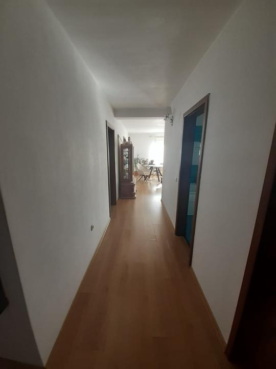Apartament cu 3 camere spatios intr-o zona linistita a Clujului