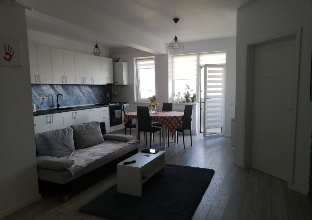 Apartament cu 2 camere, etaj intermediar, bloc cu lift , zona Terra