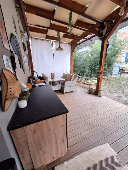 Apartament cu 3 camere, 64 mp, gradina 120 mp, zona Parcului Poligon