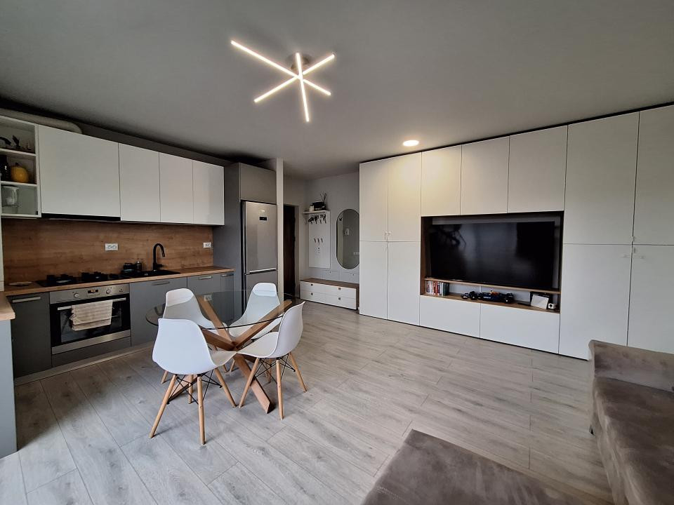 Apartament cu 2 camere, 46 mp, balcon, zona Teilor