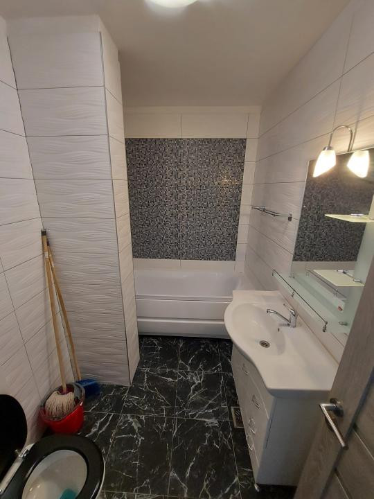 Apartament cu 3 camere,etaj intermediar,parcare subterana,zona  Eroilor