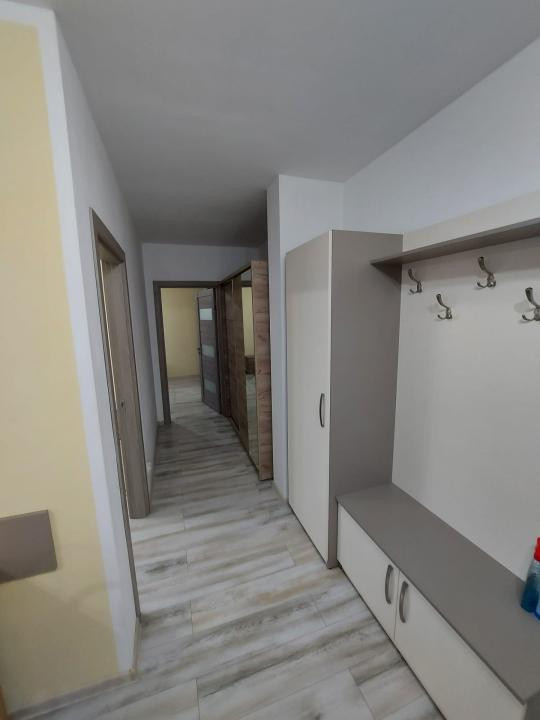 Apartament cu 3 camere,etaj intermediar,parcare subterana,zona  Eroilor