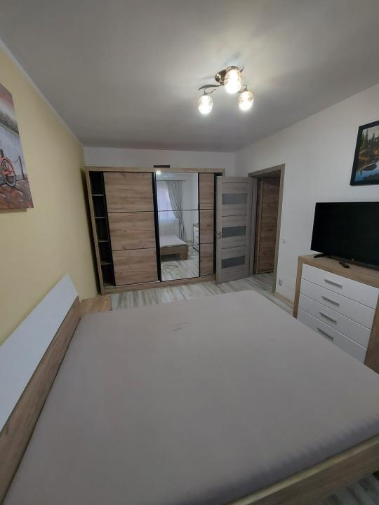 Apartament cu 3 camere,etaj intermediar,parcare subterana,zona  Eroilor