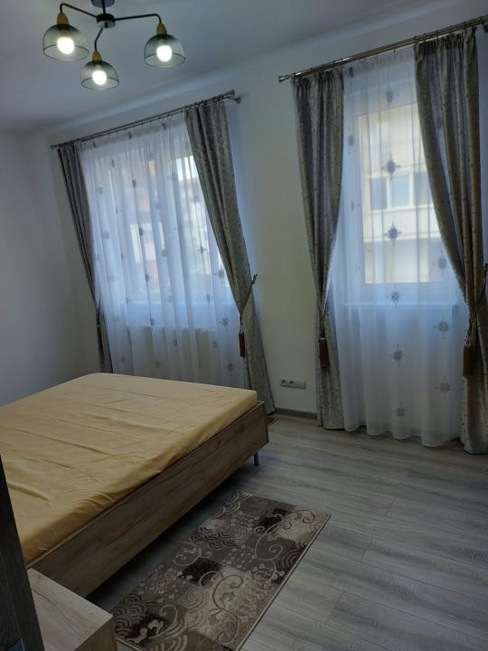 Apartament cu 3 camere,etaj intermediar,parcare subterana,zona  Eroilor