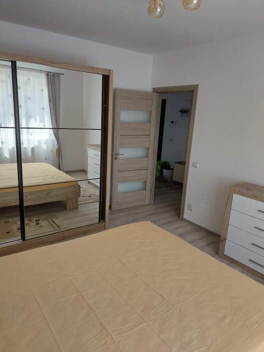 Apartament cu 3 camere,etaj intermediar,parcare subterana,zona  Eroilor