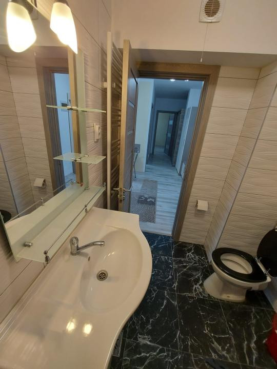 Apartament cu 3 camere,etaj intermediar,parcare subterana,zona  Cetatii