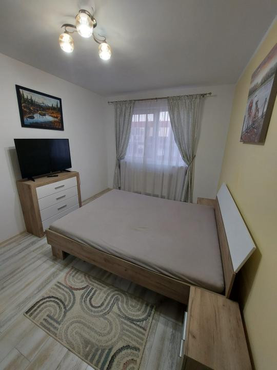 Apartament cu 3 camere,etaj intermediar,parcare subterana,zona  Cetatii