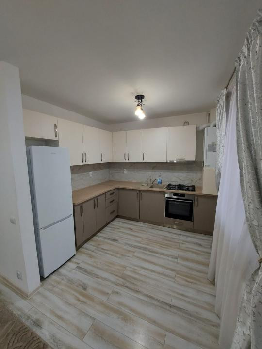 Apartament cu 3 camere,etaj intermediar,parcare subterana,zona  Cetatii