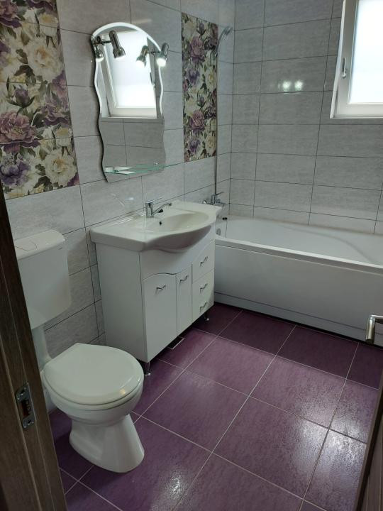 Apartament cu 3 camere,etaj intermediar,parcare subterana,zona  Cetatii