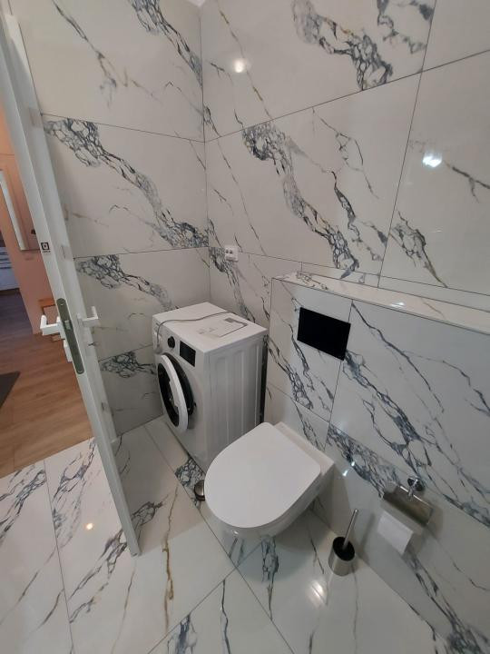 Apartament cu 3 camere,etaj intermediar,parcare subterana,zona  Cetatii